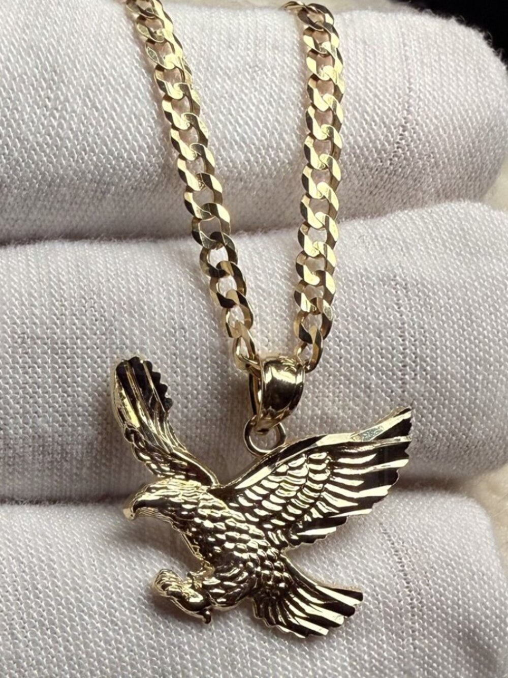 14K Yellow Gold Eagle Pendant With 2.7mm Cuban Chain - 20 inch